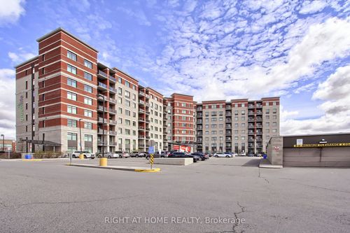 422-39 New Delhi Dr, Markham, ON, L3S0E1 | Card Image
