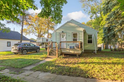 106 6th Ave E, Ellendale, MN, 56026-1033 | Card Image