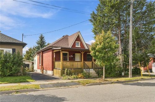 7 Tom St, Brantford, ON, N3S2T2 | Card Image