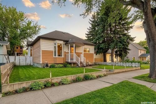 127 Coteau St W, Moose Jaw, SK, S6H5C4 | Card Image