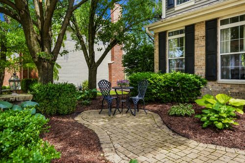 940 Hodge Ln, Batavia, IL, 60510-3395 | Card Image