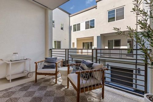 7255 Aura Cir, Huntington Beach, CA, 92647-8686 | Card Image