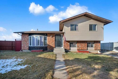 64 Castledale Cres Ne, Calgary, AB, T3J1X4 | Card Image