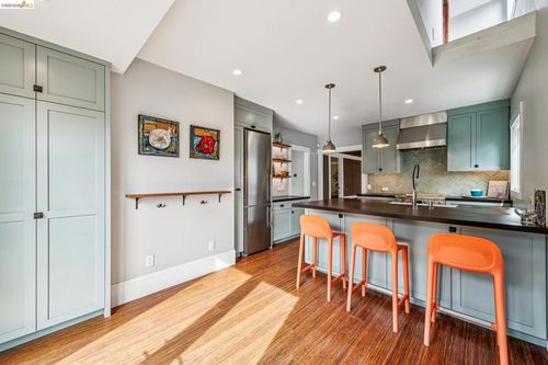 1066 Bayview Ave, Oakland, CA, 94610-4033 | Card Image