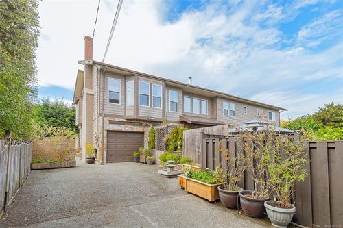 4050 Santa Maria Ave, Saanich, BC, V8Z5H4 | Card Image
