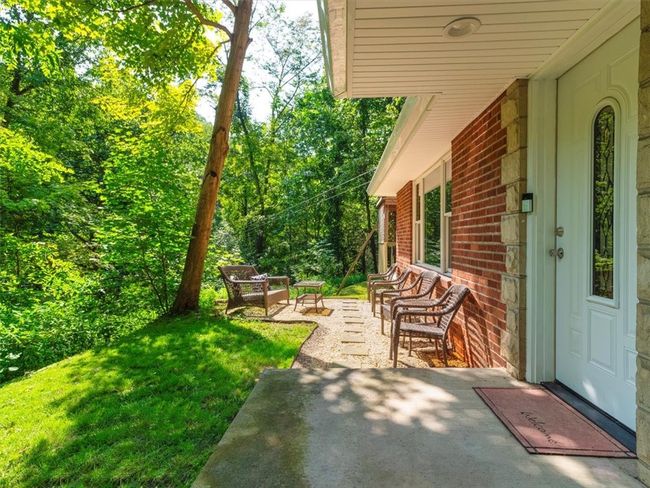 5070 University Blvd, House other with 3 bedrooms, 2 bathrooms and 6 parking in Coraopolis PA | Image 4