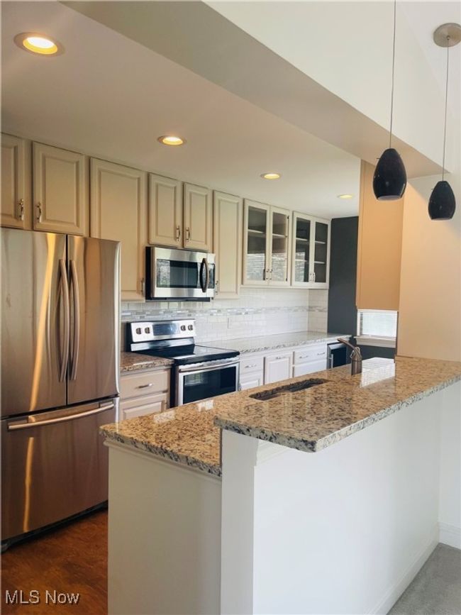 APT-110C - 3800 Rosemont Blvd, Condo with 2 bedrooms, 2 bathrooms and null parking in Fairlawn OH | Image 4