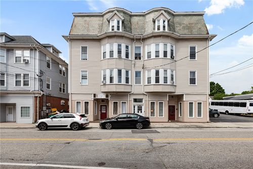 584 N North Main Street, Woonsocket, RI, 02895 | Card Image