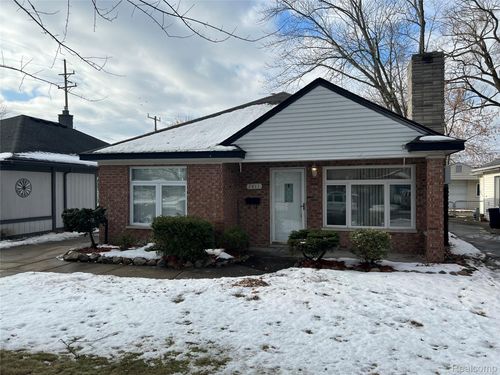 7411 N Vernon St, Dearborn Heights, MI, 48127-1769 | Card Image