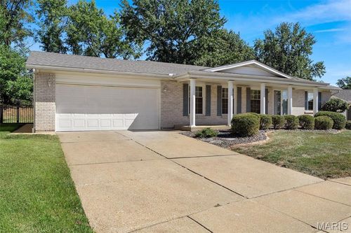 1226 Luray Dr, Chesterfield, MO, 63017-1912 | Card Image