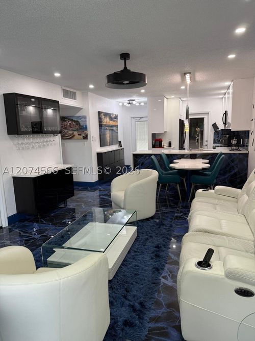 212-5121 W Oakland Park Blvd, Lauderdale Lakes, FL, 33313-1535 | Card Image