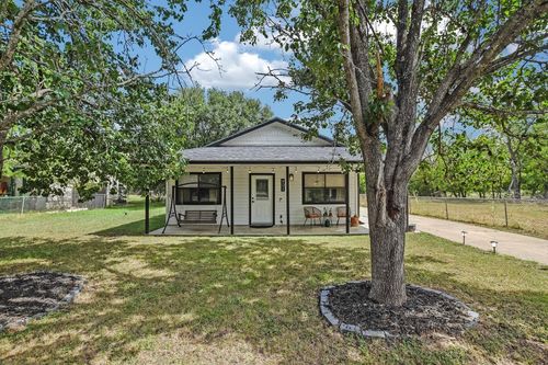 902 Linden Street, Bastrop, TX, 78602 | Card Image
