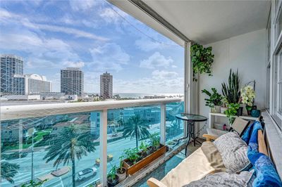 8R - 6770 Indian Creek Dr, Condo with 1 bedrooms, 1 bathrooms and null parking in Miami Beach FL | Image 1