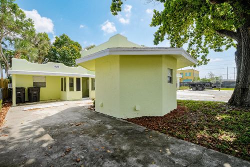 627 Bunker Rd, West Palm Beach, FL, 33405-3592 | Card Image