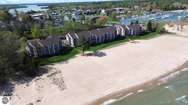3 - 9200 N Bayshore Dr, House other with 1 bedrooms, 2 bathrooms and null parking in Elk Rapids MI | Image 4