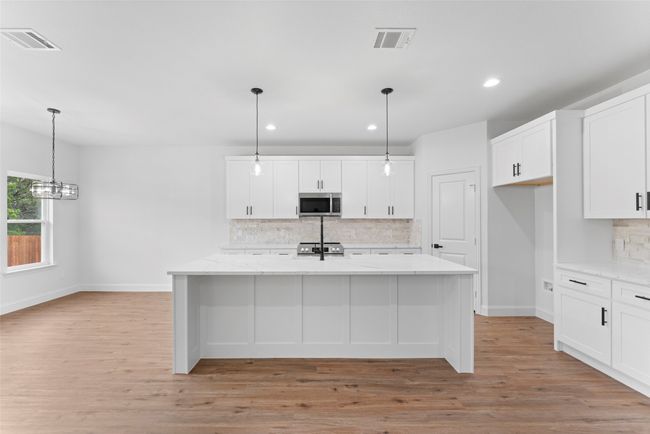 4609 Eagle Nest Ct, House other with 4 bedrooms, 3 bathrooms and null parking in Granbury TX | Image 8