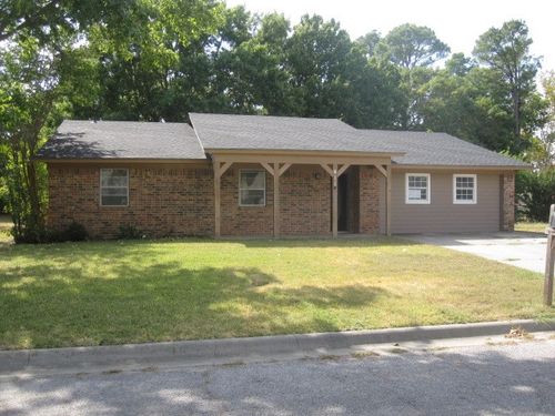 411 Ashland Dr, Gainesville, TX, 76240-4514 | Card Image