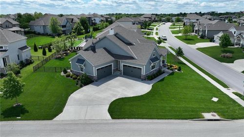 161 Carson Dr, Lee's Summit, MO, 64081-7829 | Card Image