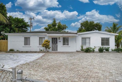 2900 Nw 164th St, Miami Gardens, FL, 33054-6424 | Card Image