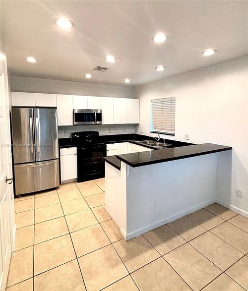 apt-3-820 Nw 2nd Ave, Fort Lauderdale, FL, 33311-7488 | Card Image