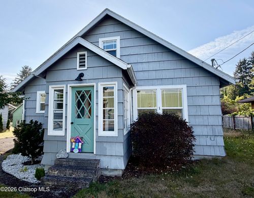 815 Sw Cedar Ave, Warrenton, OR, 97146-9745 | Card Image