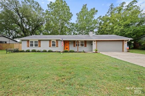 1004 Ne 2nd St, Bentonville, AR, 72712-5412 | Card Image