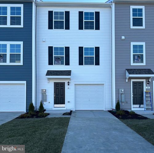 18 Colchester Court, BUNKER HILL, WV, 25413 | Card Image