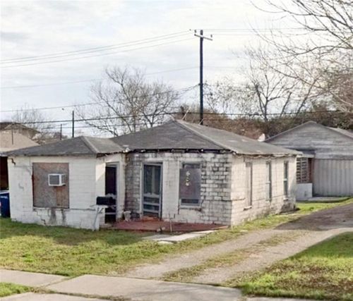 3230 Greenwood Dr, Corpus Christi, TX, 78405-2913 | Card Image