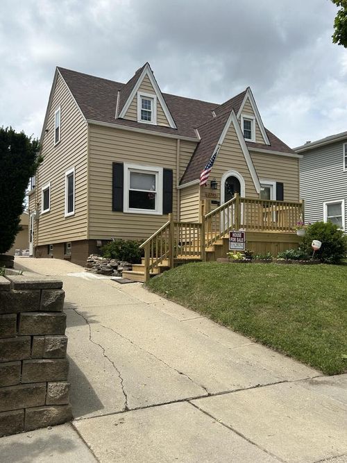 2745 S 68th Street, Milwaukee, WI, 53219 | Card Image