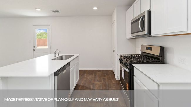 2203 Lionheart Drive, House other with 5 bedrooms, 3 bathrooms and null parking in Luling TX | Image 10