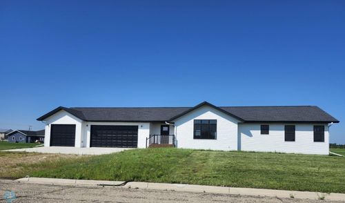 208 4th Street Nw, Gwinner, ND, 58040 | Card Image