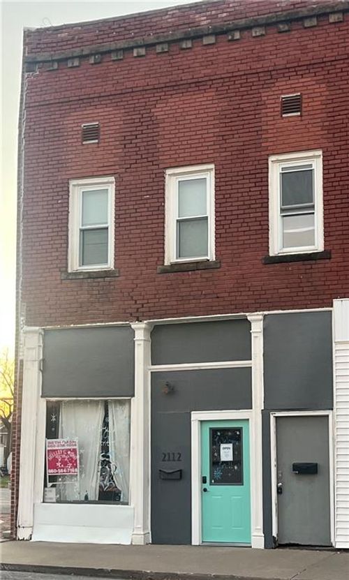 2112 Main St, Higginsville, MO, 64037-1733 | Card Image