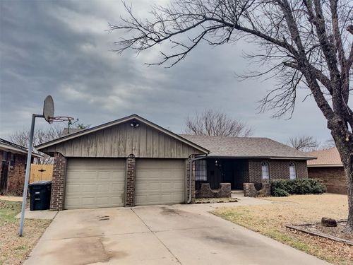 2116 Fox Ave, Moore, OK, 73160-4217 | Card Image