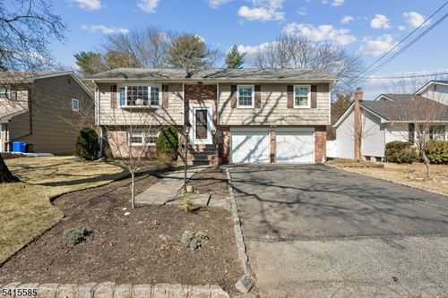 36 Williamsburg Dr, Roseland, NJ, 07068-1215 | Card Image