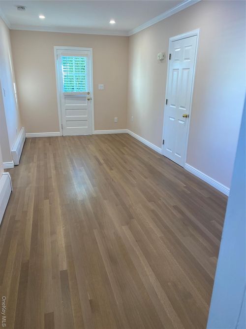 75 W Washington Ave, Pearl River, NY, 10965-2109 | Card Image