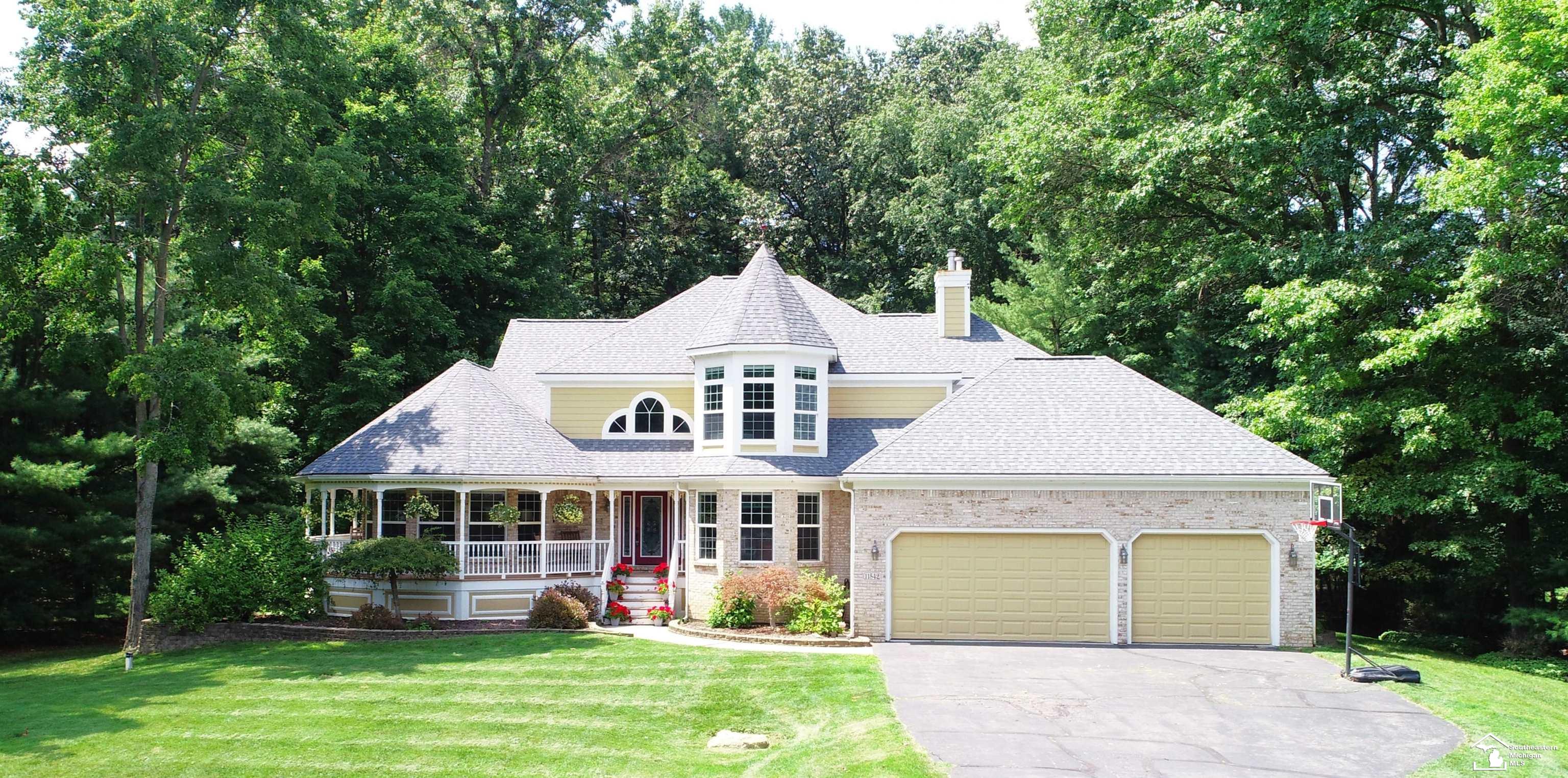 Lancelot Ln, Pinckney, MI 48169