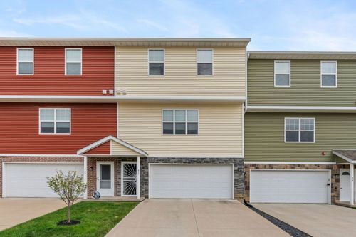 711 Cox Ct, Le Claire, IA, 52753-8007 | Card Image