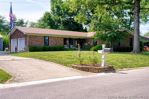 847 Beechwood St, Sellersburg, IN, 47172-1104 | Card Image