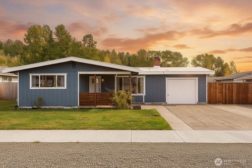 560 11th St, Blaine, WA, 98230-8109 | Card Image