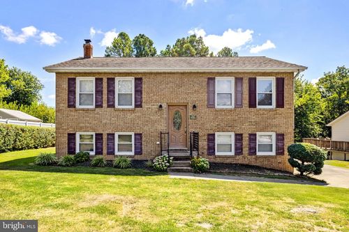 105 Glenoak Ct, STEPHENS CITY, VA, 22655-2909 | Card Image