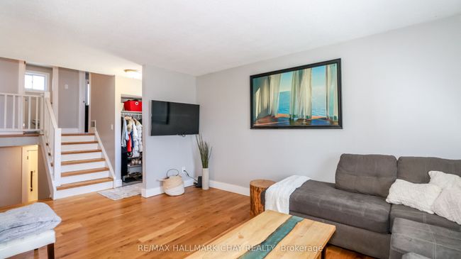 51 Christie Cres, House other with 4 bedrooms, 2 bathrooms and 4 parking in Barrie ON | Image 8