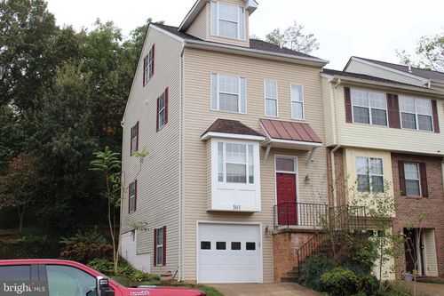 301 Shaw Ct, FREDERICKSBURG, VA, 22405-2689 | Card Image
