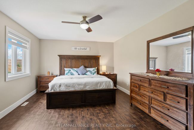 25 Queensway Dr, House other with 3 bedrooms, 4 bathrooms and 4 parking in Strathroy ON | Image 16