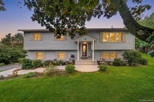 8 Comfort Rd, Middletown, NY, 10941-1043 | Card Image