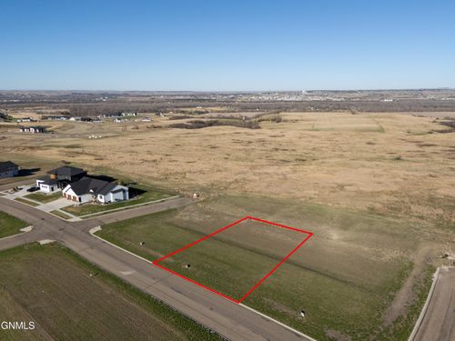 4512 Elk Ridge Dr, Bismarck, ND, 58503-1737 | Card Image