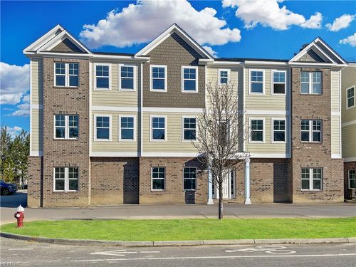 615 Commonwealth Dr, Yorktown, VA, 23693-5652 | Card Image