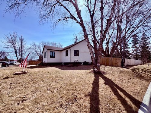 121 5th Ave Nw, Baudette, MN, 56623-2852 | Card Image