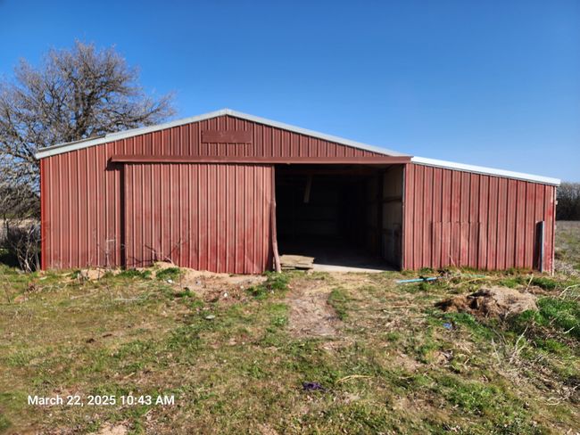 Barn with stalls | Image 7