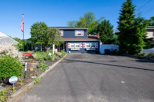 42 Ludlow Way, Oakdale, NY, 11769-2229 | Card Image