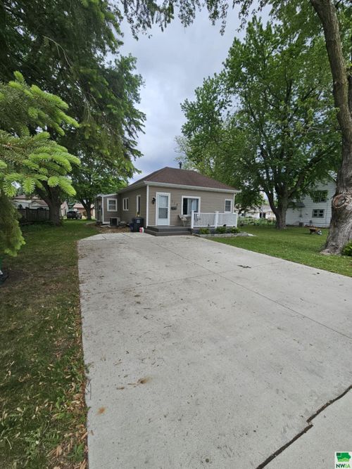 518 Washington Ave, Sheldon, IA, 51201-1731 | Card Image
